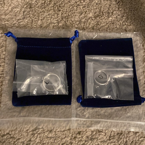 A26. New Hug Rings Sterling Silver Adjustable Couples Ring Set - Picture 7 of 7